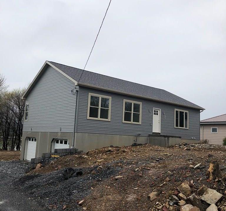 2nd image of 130 Grant Ave
