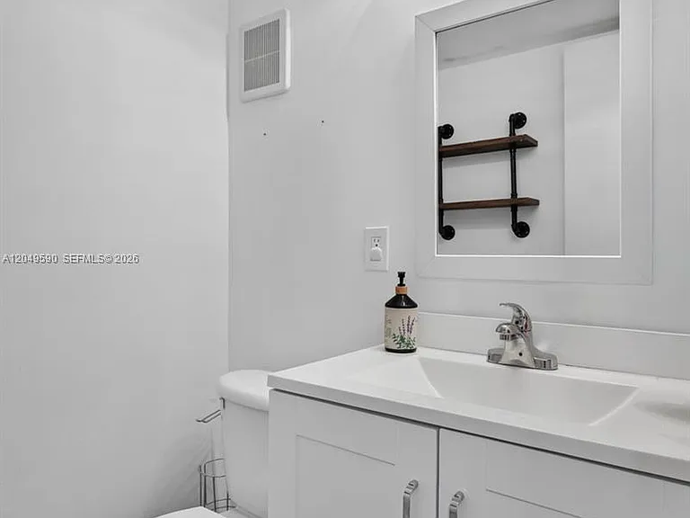 365 Fern Dr #7-2 — Photo 11