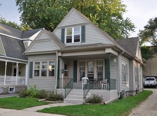 233 W Chestnut St, Burlington, WI 53105