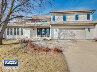 34 Ravenwood Cir, Bloomington, IL 61704