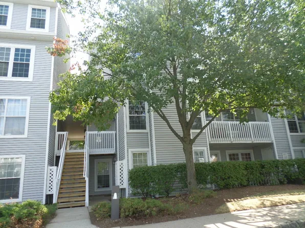 18 Fox Run Dr #9, Englewood, NJ 07631