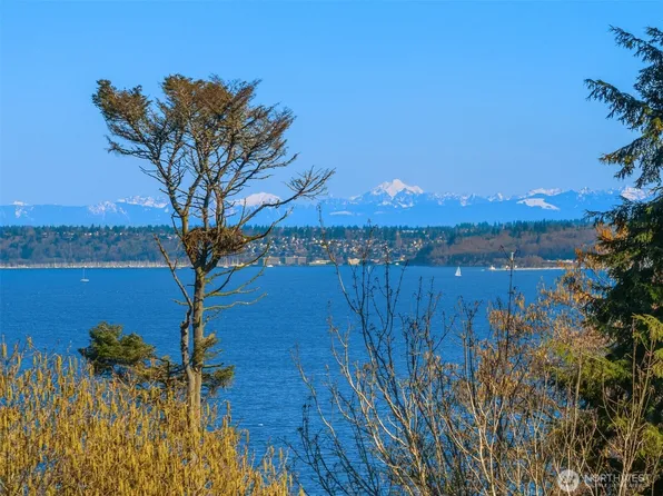 10700 NE Broomgerrie Road, Bainbridge Island, WA 98110