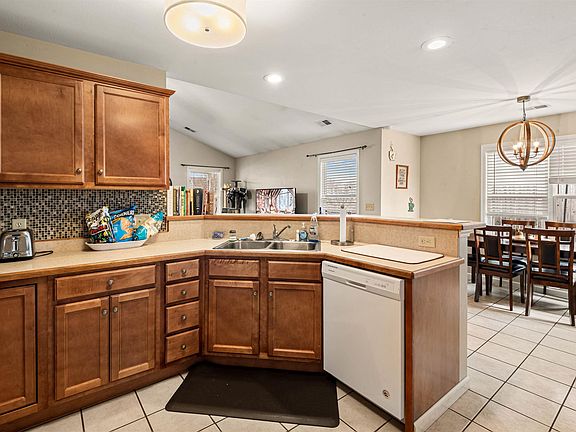 3rd image of 109 Northfield Rd