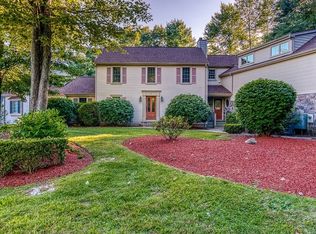 1 Hunts Pond Ln, Abington, MA 02351