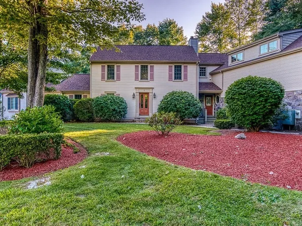 1 Hunts Pond Ln, Abington, MA 02351