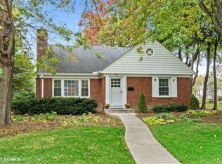 2754 Fort Sheridan Ave, Highland Park, IL 60035