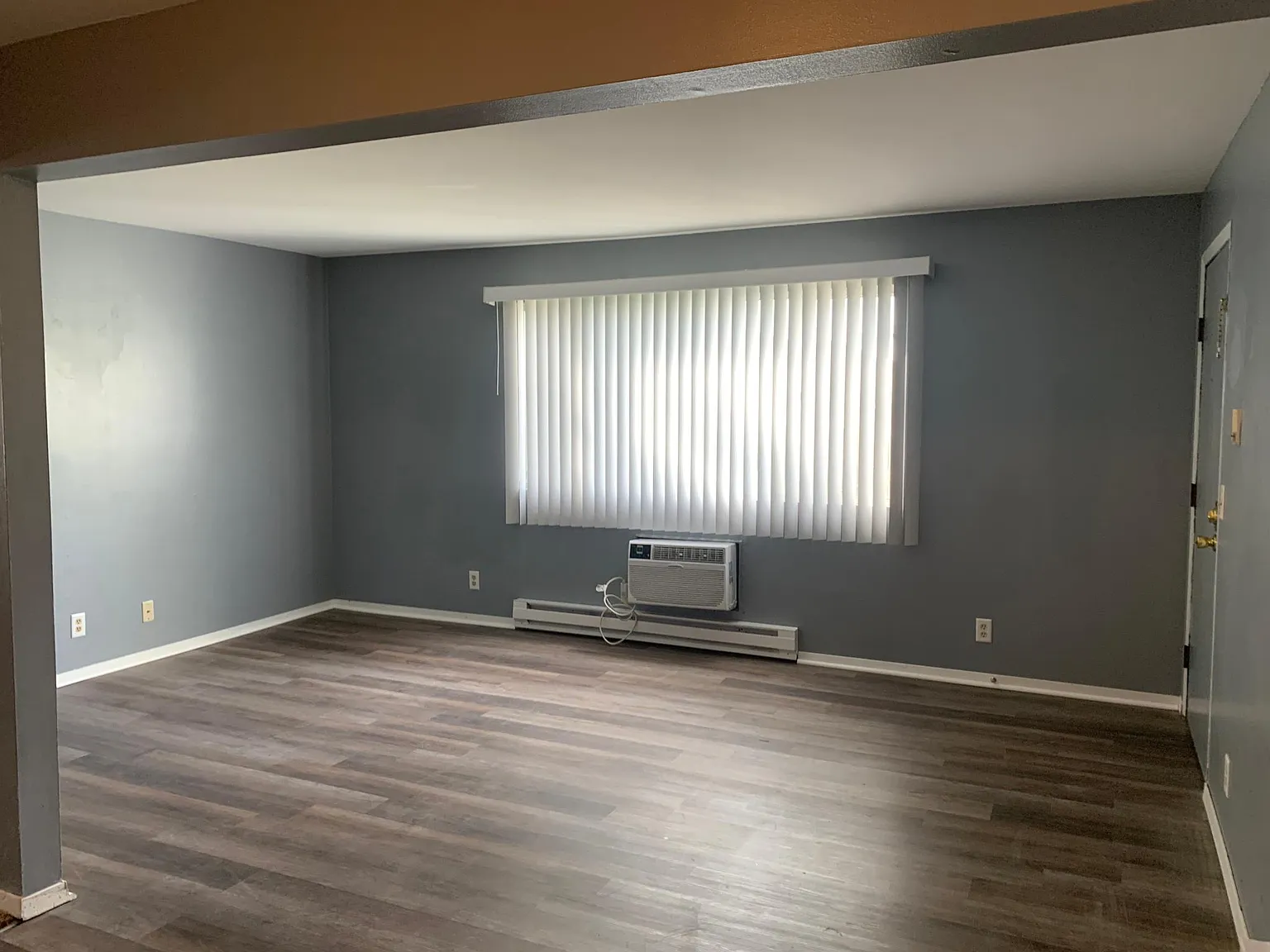 4415 Kennedy Dr — Photo 2