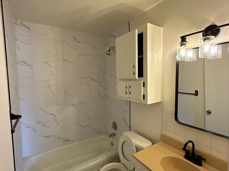1621 N Christine Dr — Photo 6