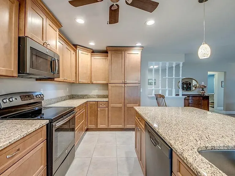 4425 SE 13th Ave — Photo 3