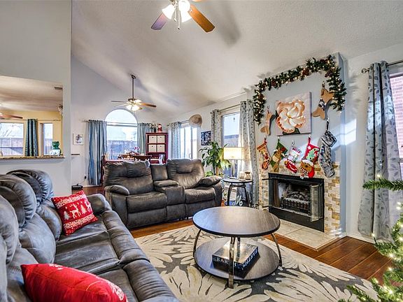 4th image of 1411 Chinaberry Dr