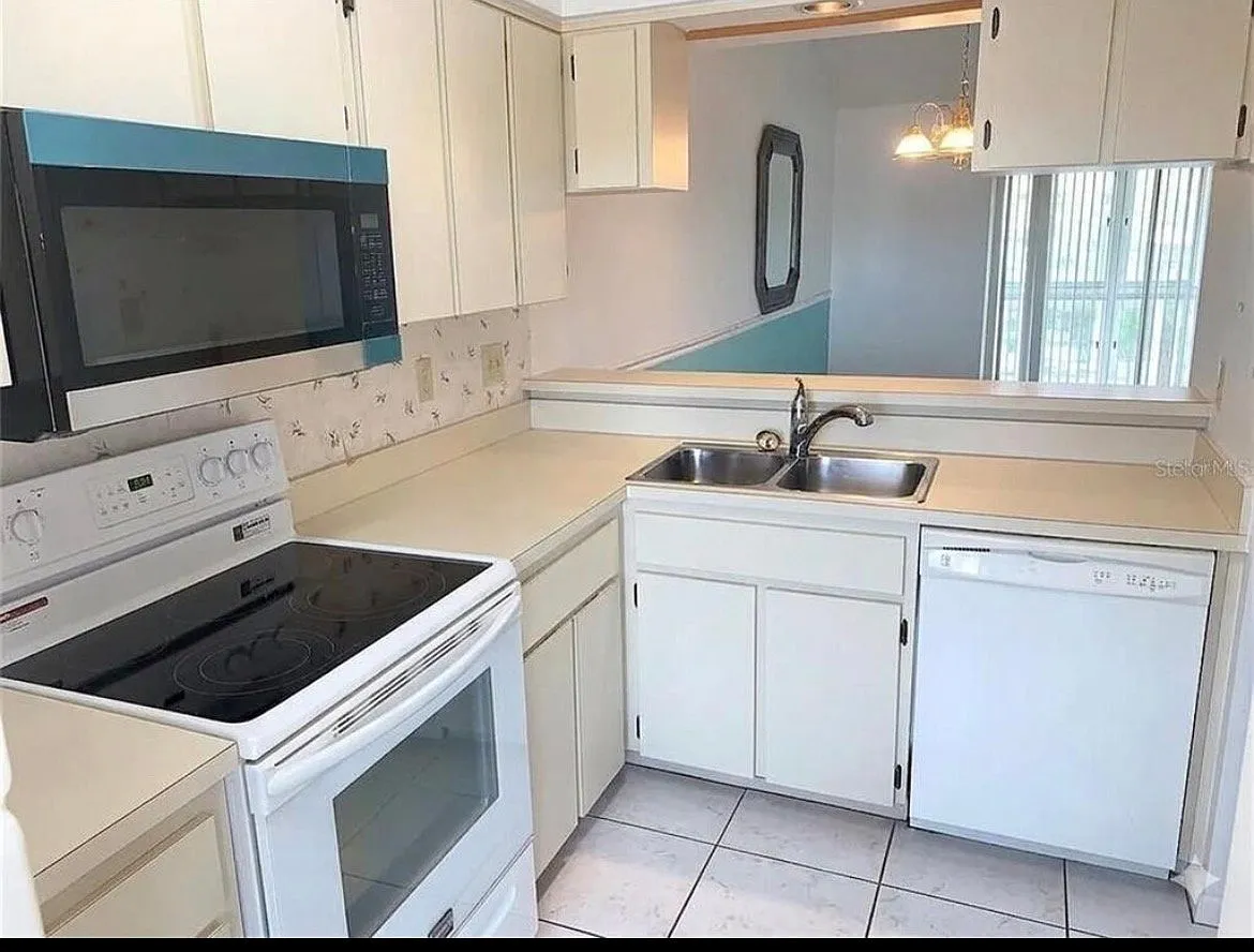 Over 55 Beautiful Cozy 2 Bedroom Condo — Photo 3