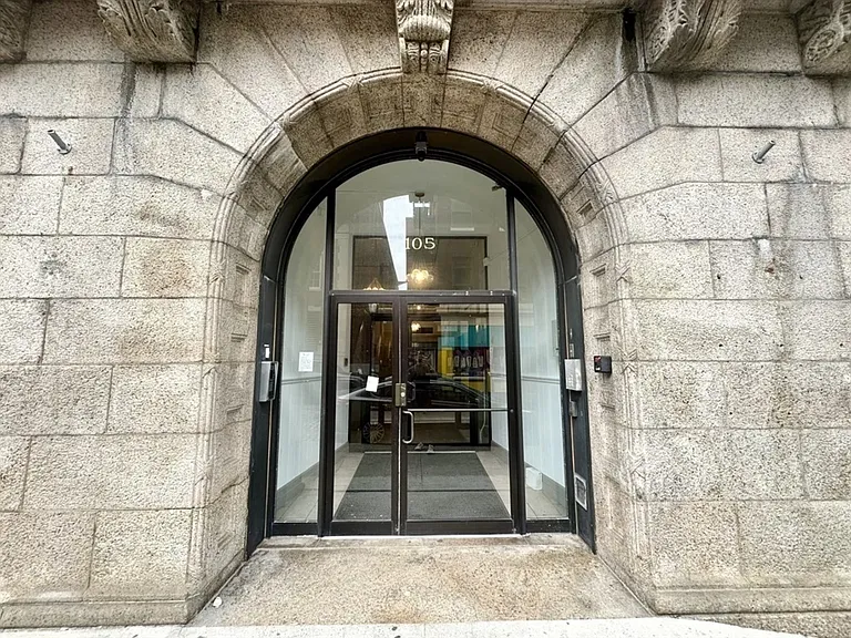 105 William St #402 — Photo 16
