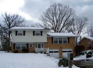 212 Lytton Rd, Coraopolis, PA 15108