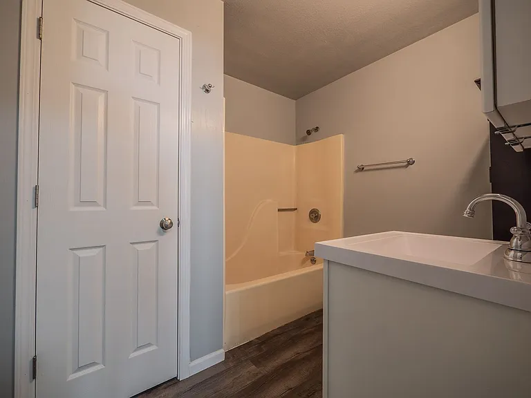 1104 N Walnut St — Photo 8