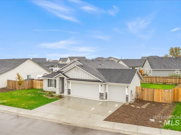 910 SW Lago St, Mountain Home, ID 83647
