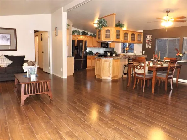 1370 Lahonton Dr, Silver Springs, NV 89429