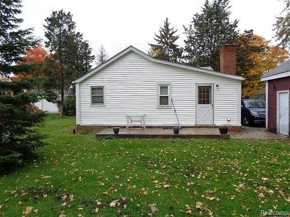 3rd image of 15937 Huron River Dr