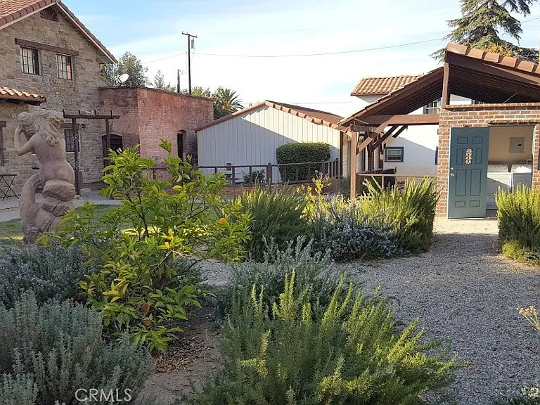 529 Walnut Ave #A — Photo 11