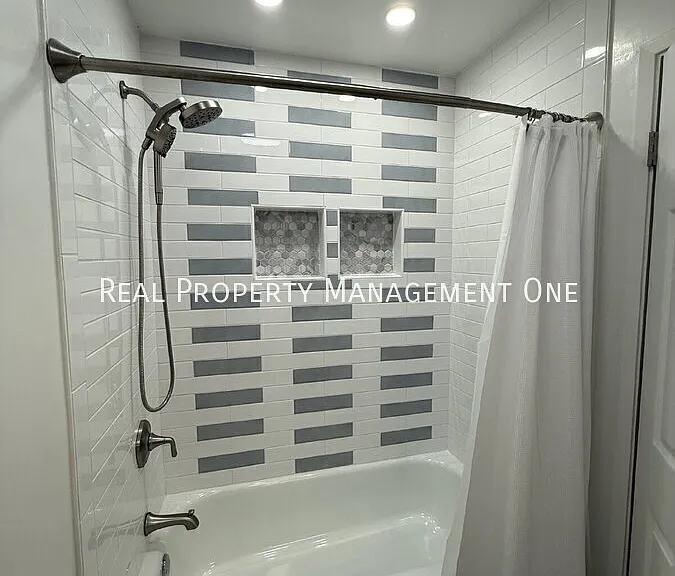 4682 Laramie Gate Ct — Photo 32