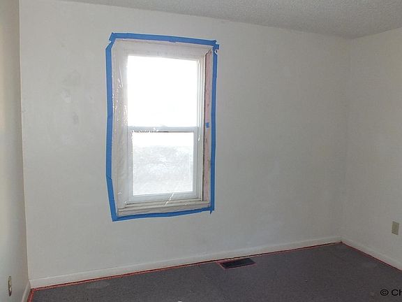 5th image of 301 W 10th St