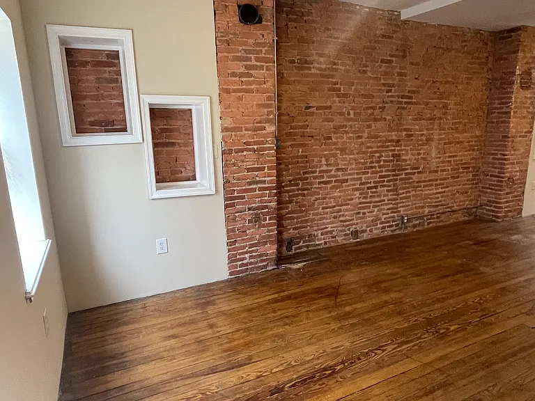 2420 Fait Ave #2 — Photo 9