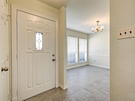 3rd image of 2926 Mission Valley Dr
