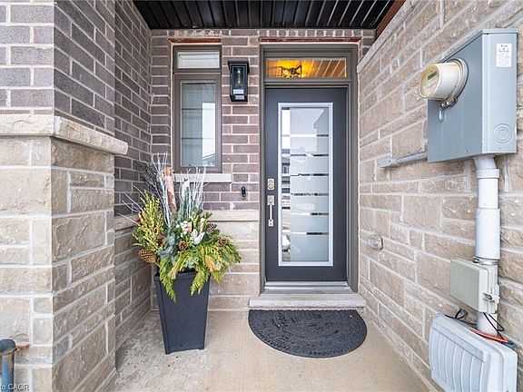 3rd image of 4000 Crown St