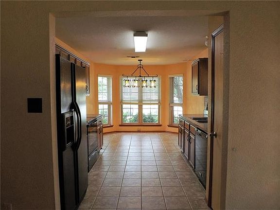 5th image of 6010 Twin Maple Dr