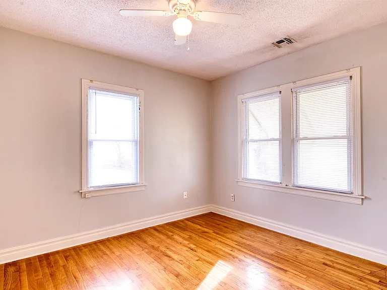 1132 N Saint Clair Ave — Photo 11