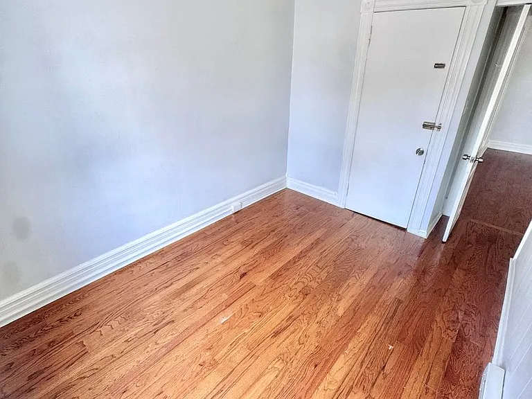 501 W Allen St — Photo 14