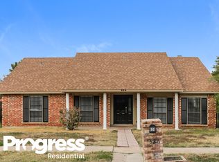 626 Redwood Dr, Grand Prairie, TX 75052
