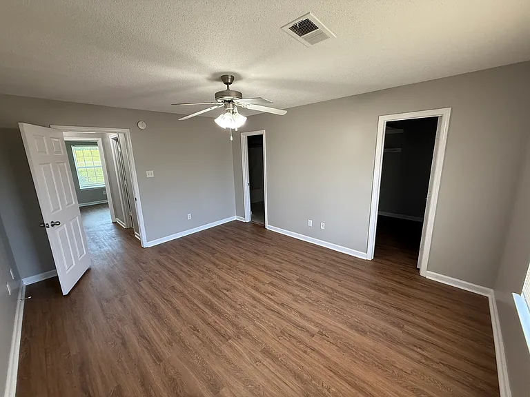 147 Waverly Cir — Photo 9