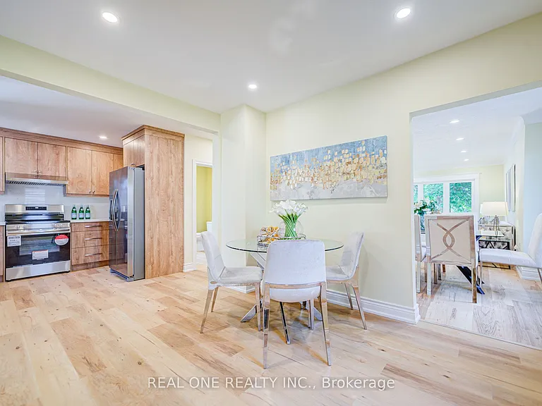 4052 Saint James Ave — Photo 9