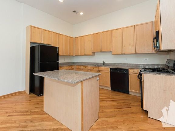 5th image of 2535 N Southport Ave