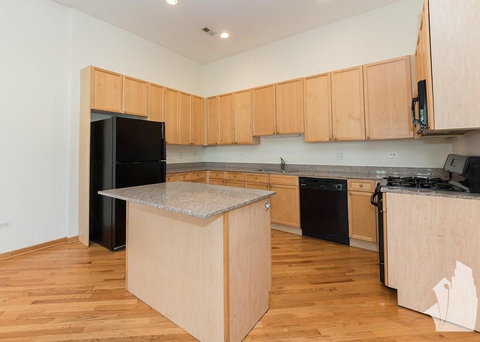 1st image of 2539 N Southport Ave #3SMC