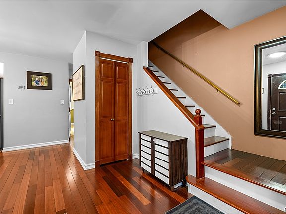 3rd image of 220 Brockway Rd