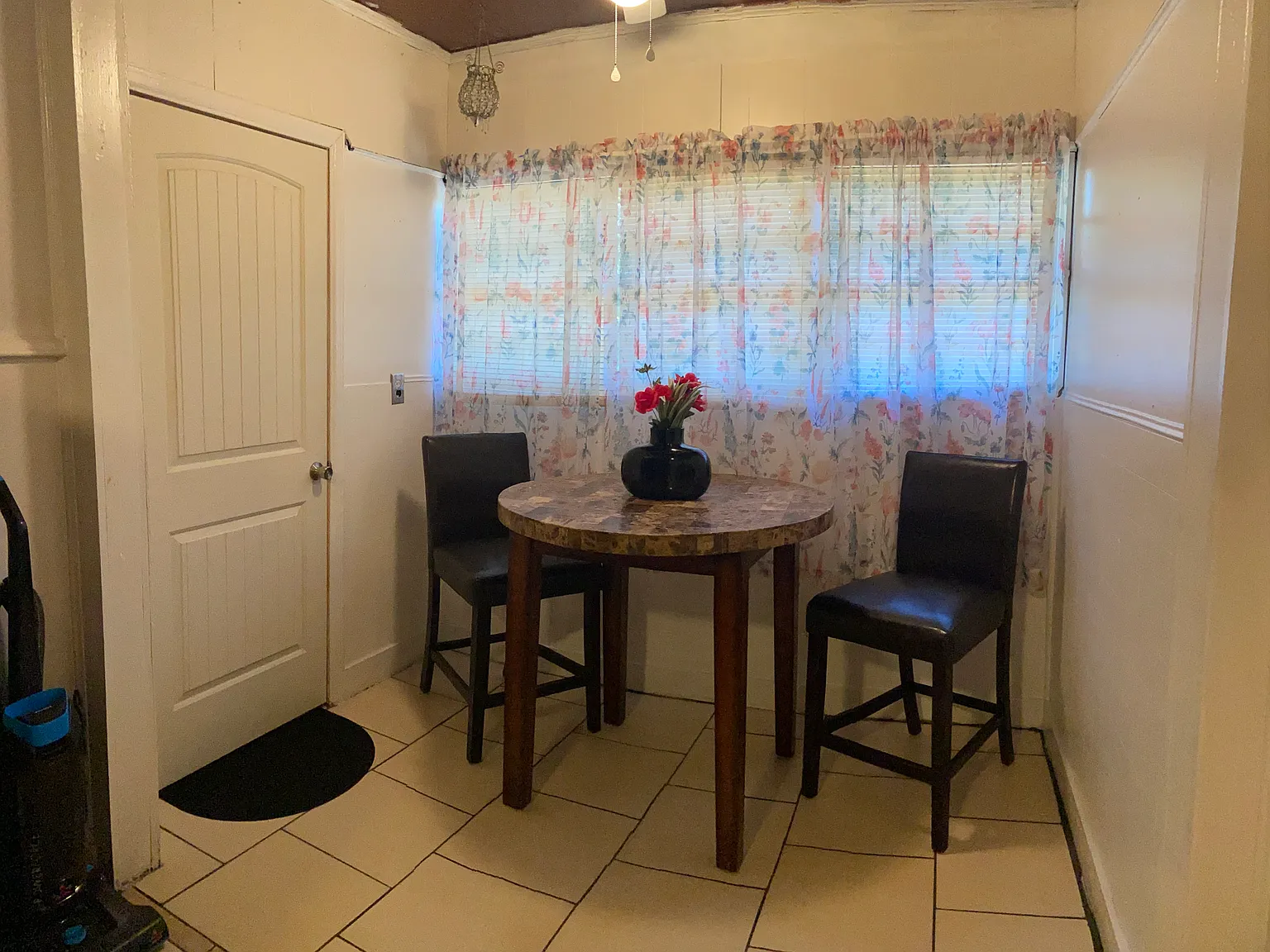 2 bed, 952 sqft, $1,250 — Photo 2