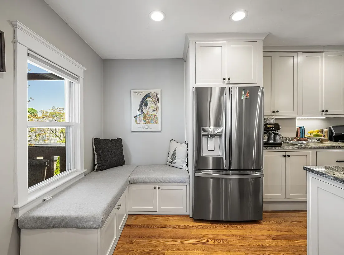 3 bed, 1330 sqft, $4,100 — Photo 2