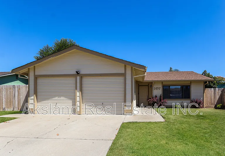 1497 Claremont Dr — Photo 1