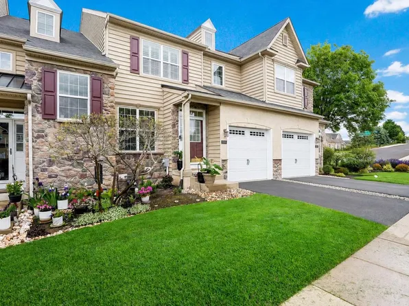 3284 Waterstone Ct, Furlong, PA 18925
