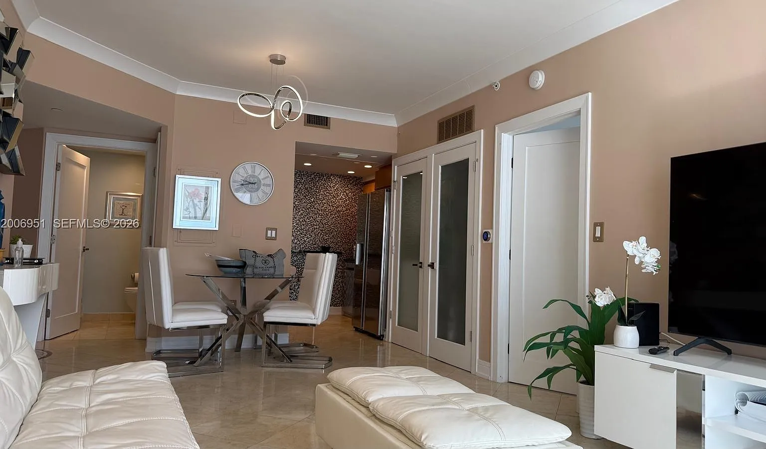 Akoya Condo — Photo 2