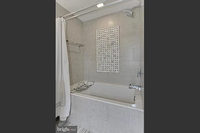 Main Suite bathroom