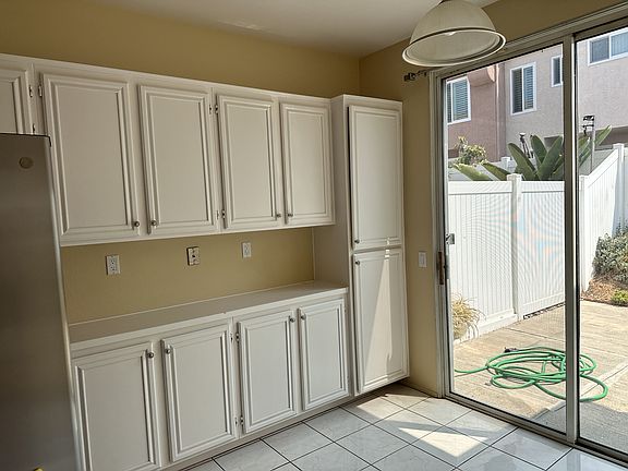 5th image of 412 Sanibelle Cir