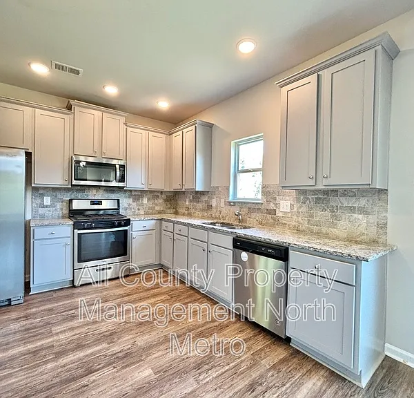 212 Creek View Pl — Photo 2