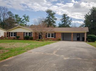 1116 Heathwood Dr, Randleman, NC 27317