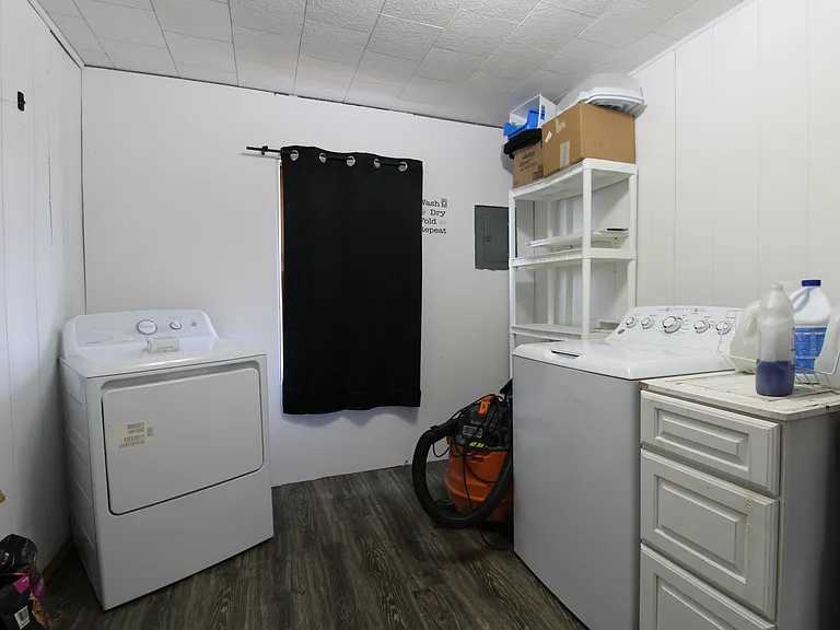 207 E Franklin St — Photo 2