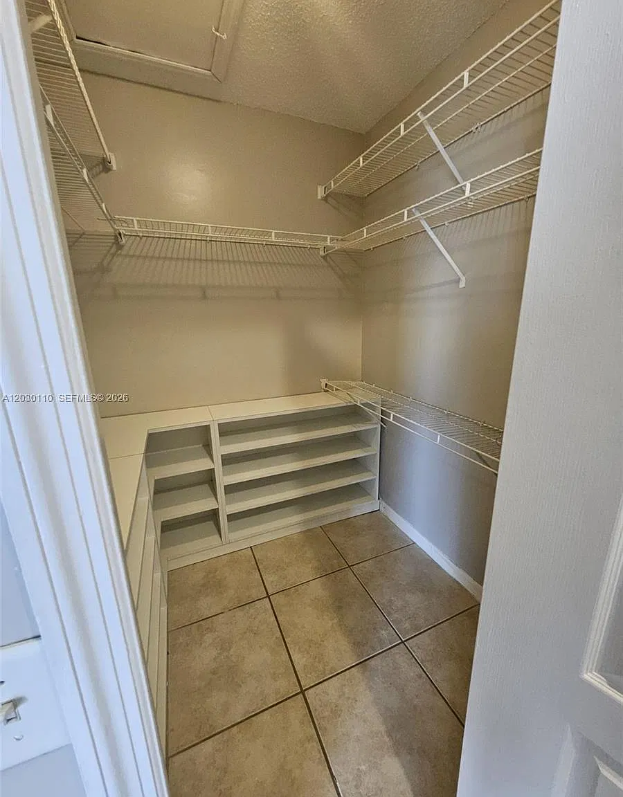 3 bed, 2.0 bath, 1270 sqft, $2,900 — Photo 4