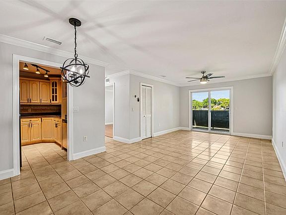 3rd image of 926 Lake Destiny Rd Unit F