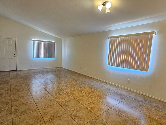3rd image of 3233 W Via Campana De Cobre