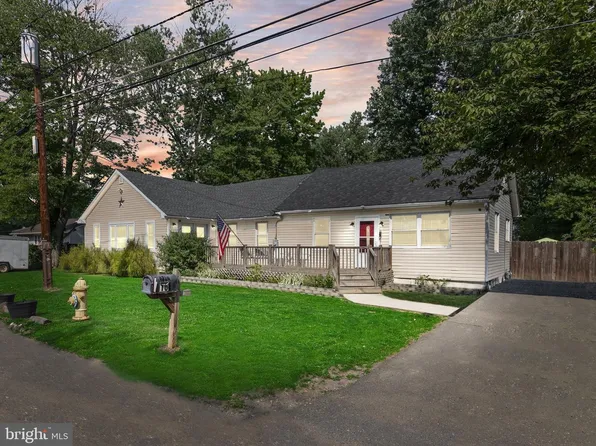 16 Oregon Ave, Mount Laurel, NJ 08054